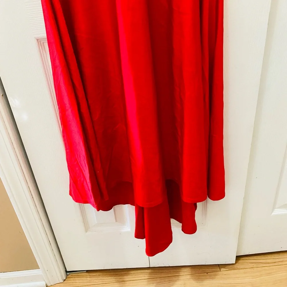 Amoris Red Gown - Picture 6 of 14